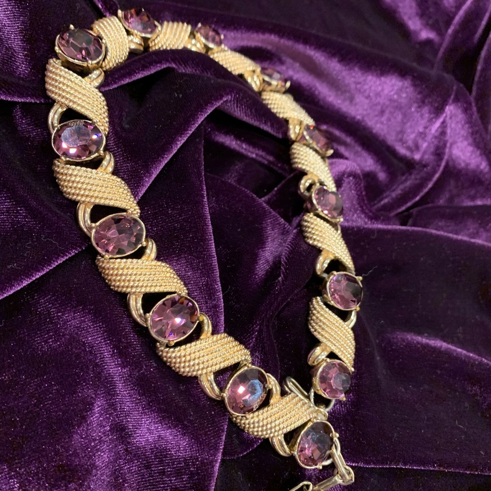 Luxurious Vintage Gold Toned and Purple Glass Women's Necklace. 17.5”
